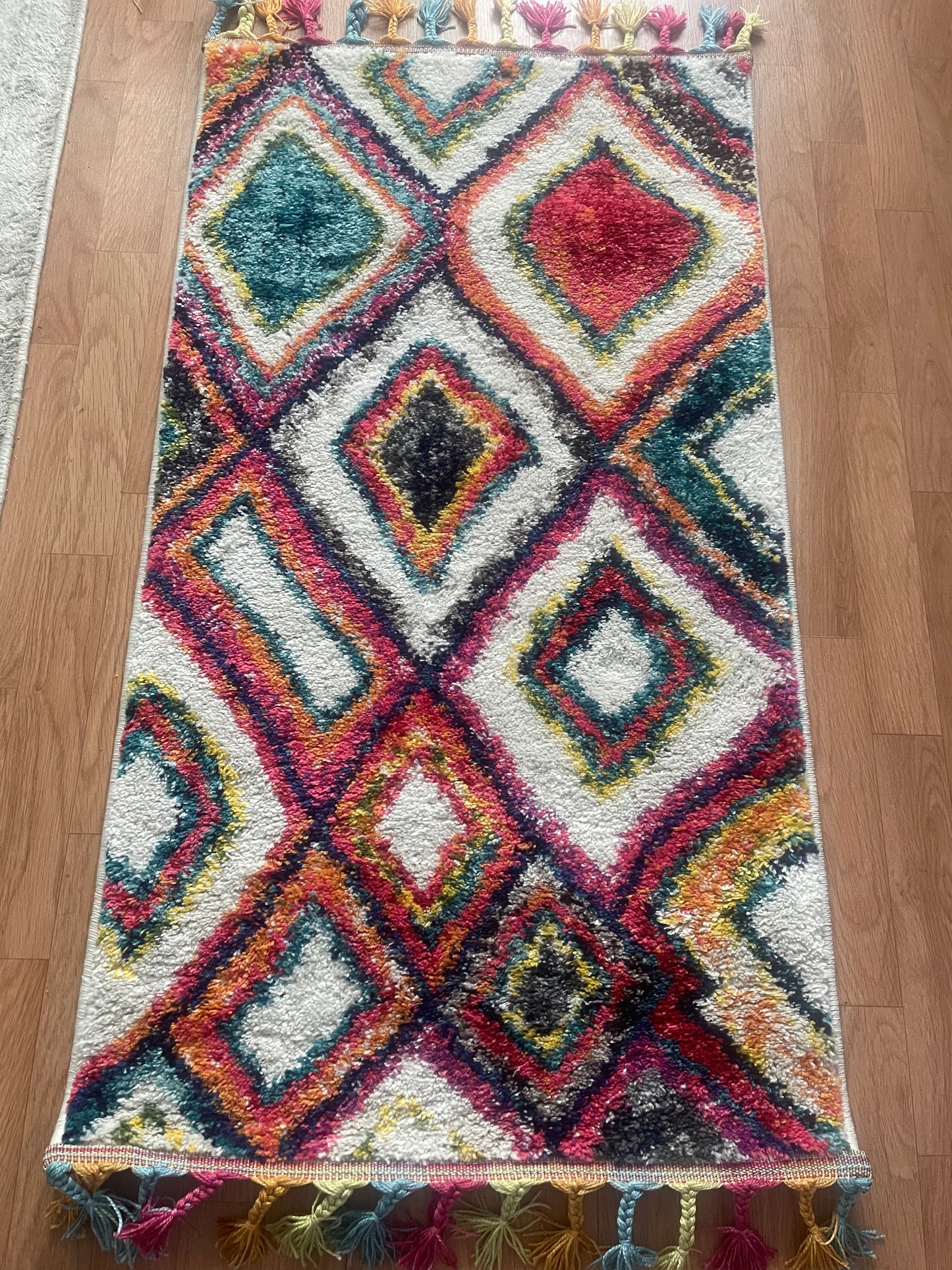 Tapis multicolore bohème – 60x110 cm – Motifs losanges et franges