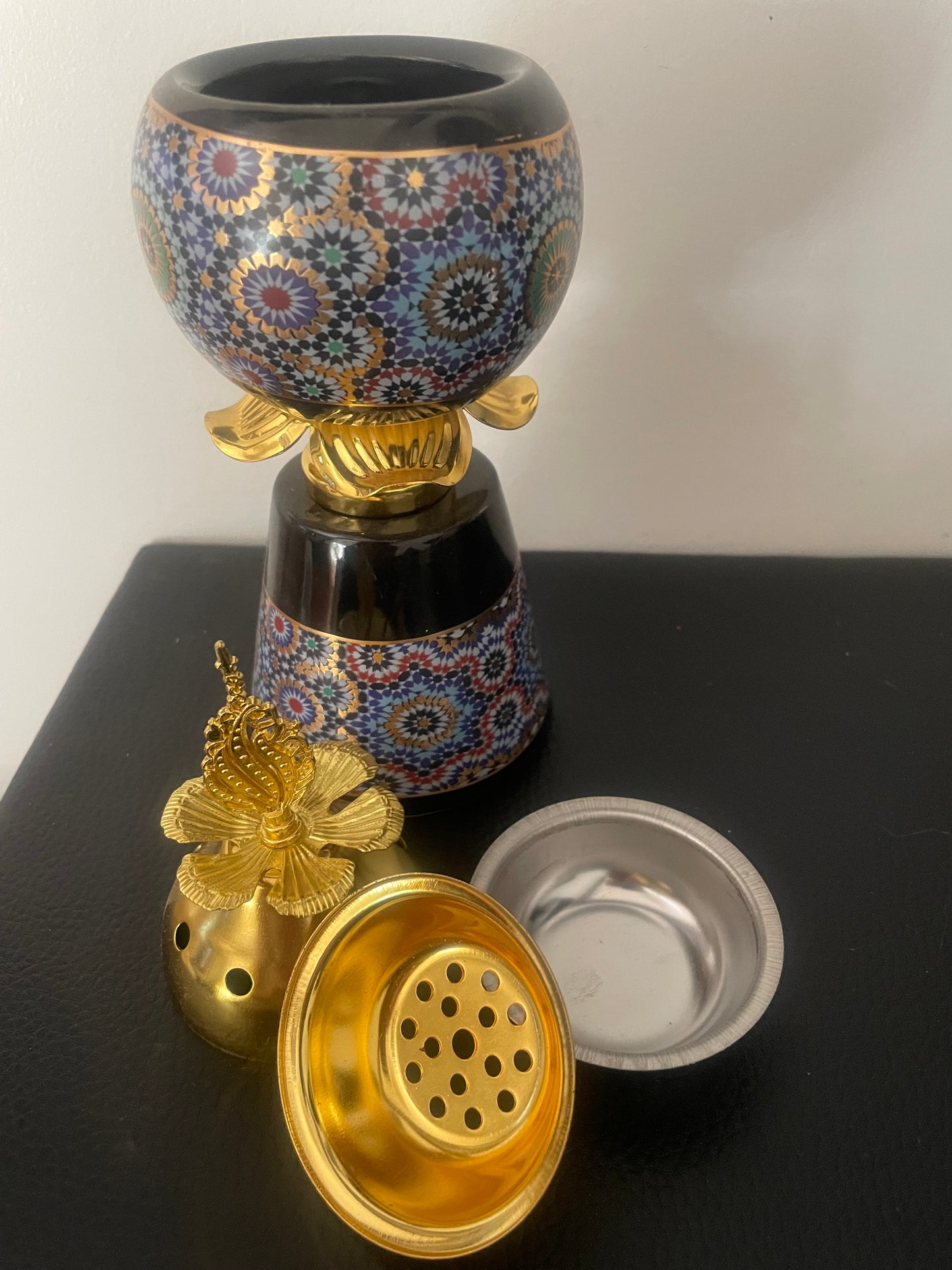 Encensoir Oriental en Céramique Émaillée et Dorure – Motifs Zellige Marocain