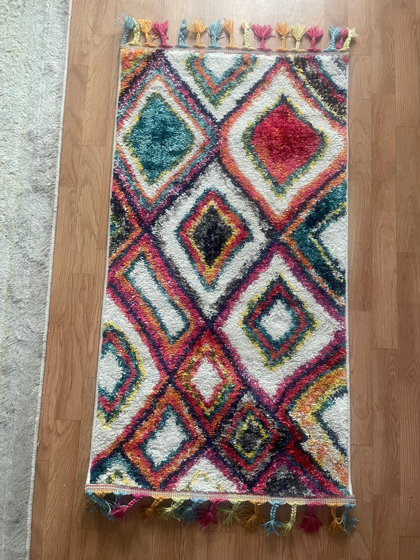 Tapis multicolore bohème – 60x110 cm – Motifs losanges et franges