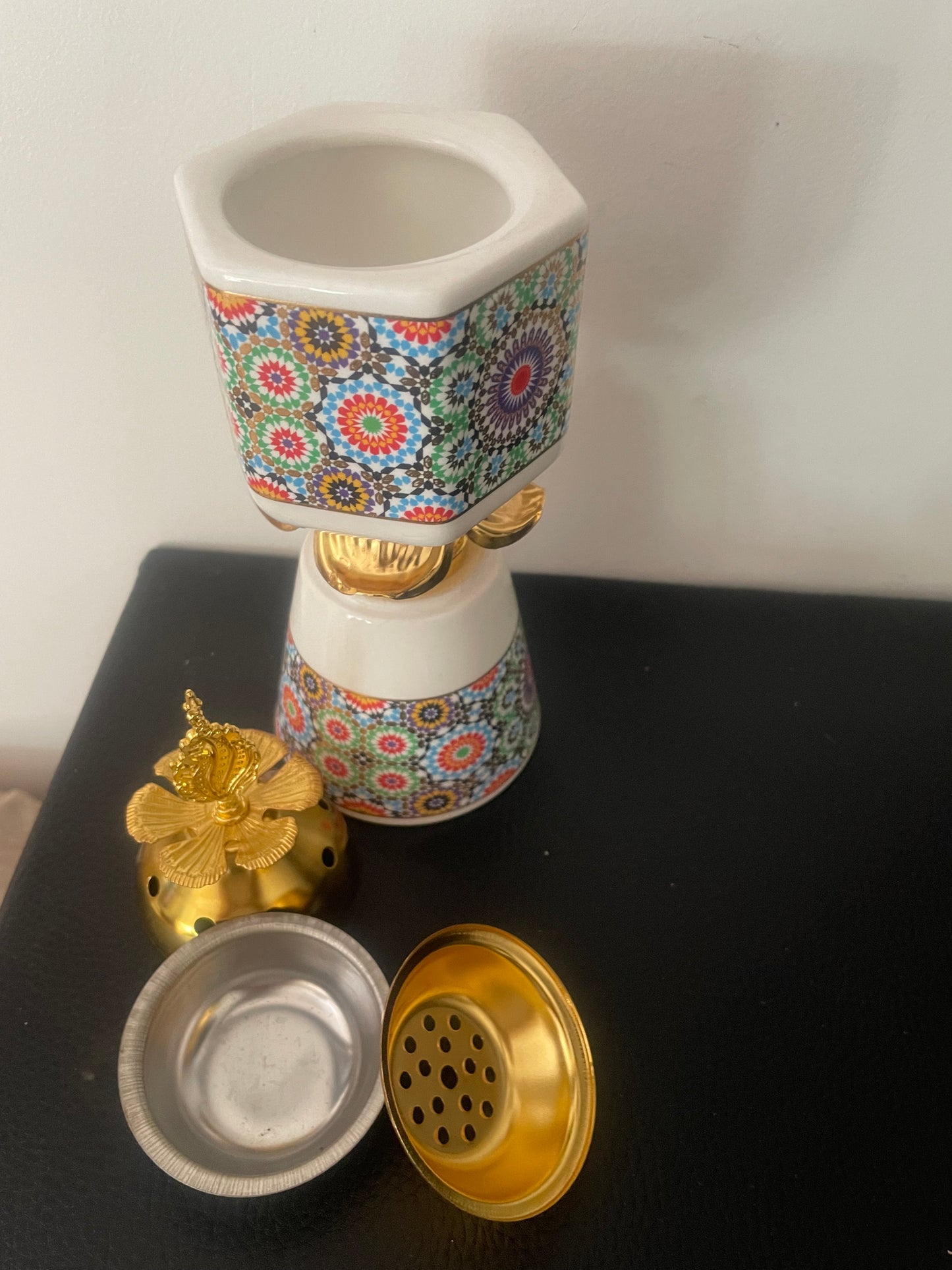 Encensoir Oriental en Céramique Émaillée et Dorure – Motifs Zellige Marocain