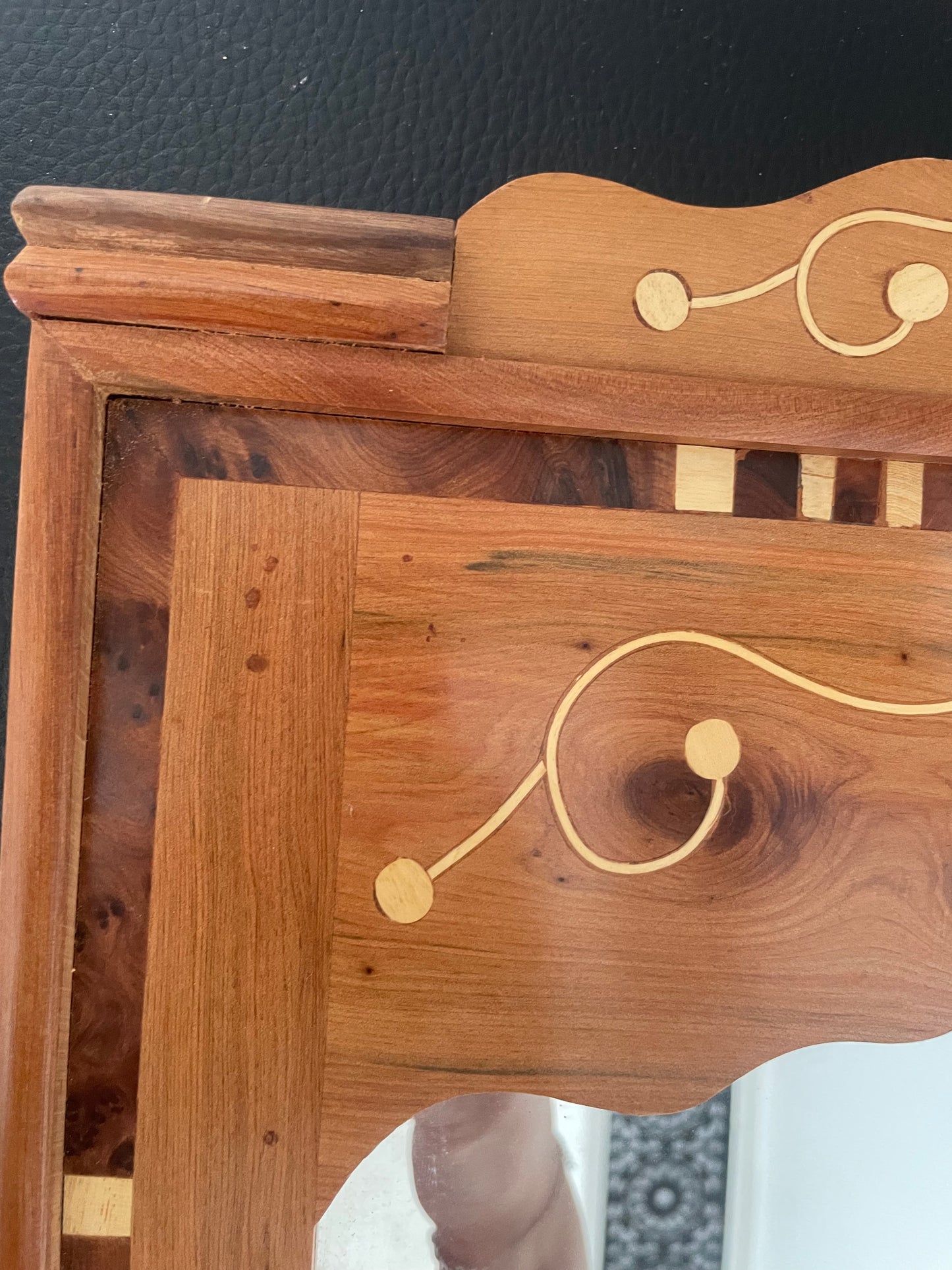 Miroir Artisanal Marocain en Bois de Cèdre – Décoration Murale Orientale