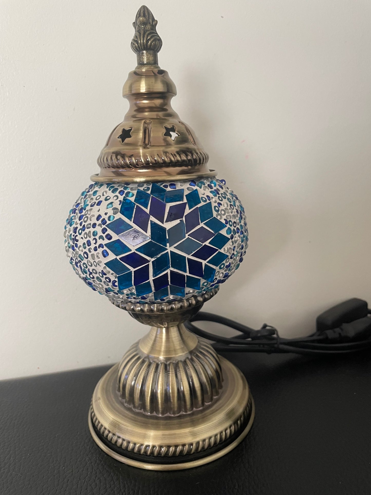 Lampe mosaïque artisanale – 3 coloris -Verre coloré rouge, bleu et blanc