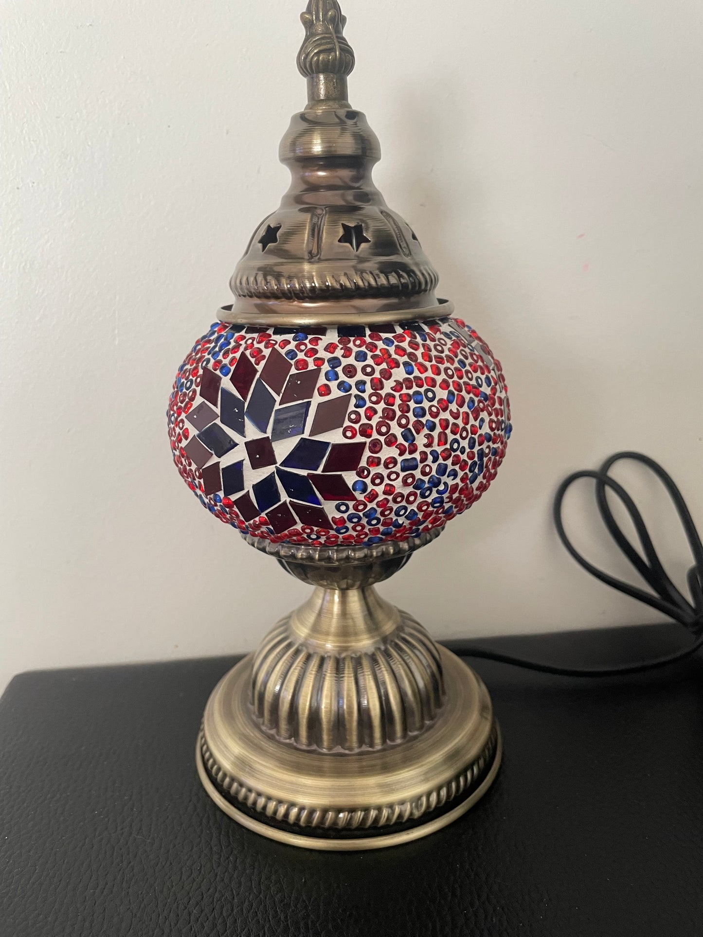 Lampe mosaïque artisanale – 3 coloris -Verre coloré rouge, bleu et blanc
