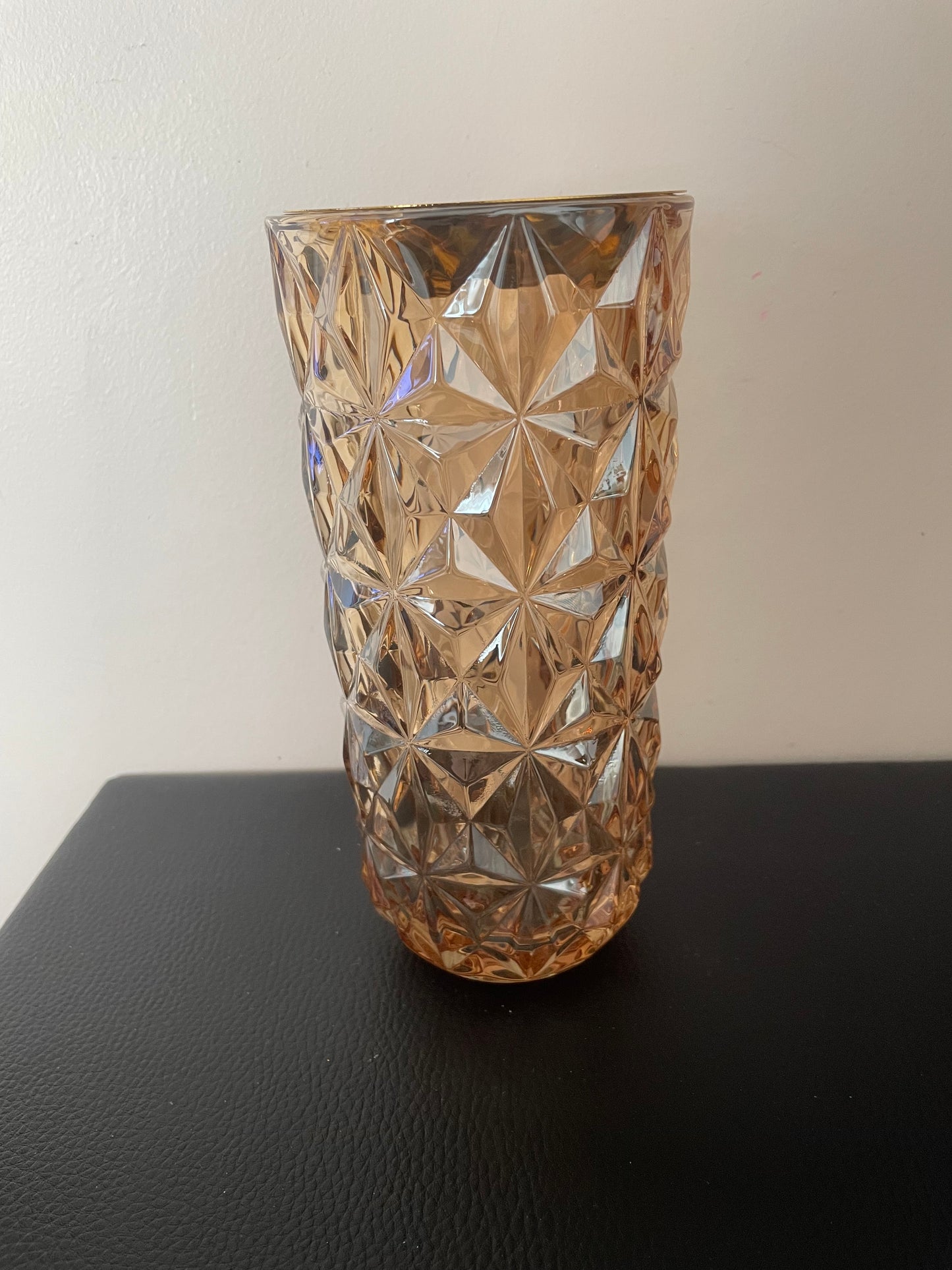 Encensoir en verre taillé ambré – Finition dorée élégante