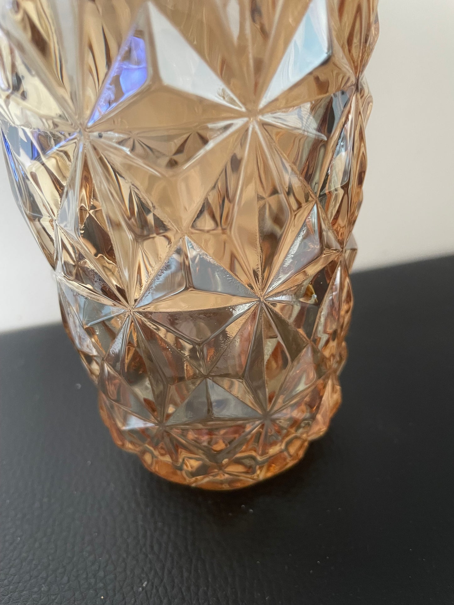 Encensoir en verre taillé ambré – Finition dorée élégante