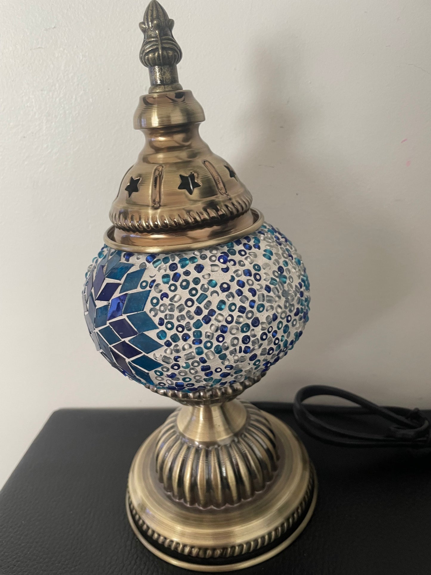 Lampe mosaïque artisanale – 3 coloris -Verre coloré rouge, bleu et blanc
