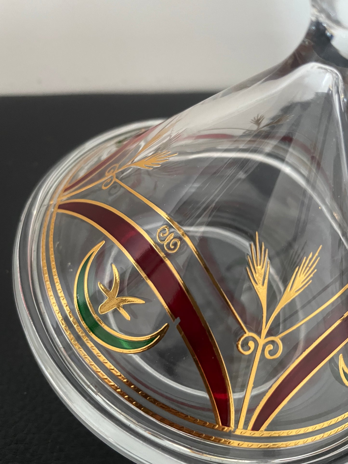 Tajine Décoratif en Verre – Petit Modèle Peint à la Main – Motifs Dorés
