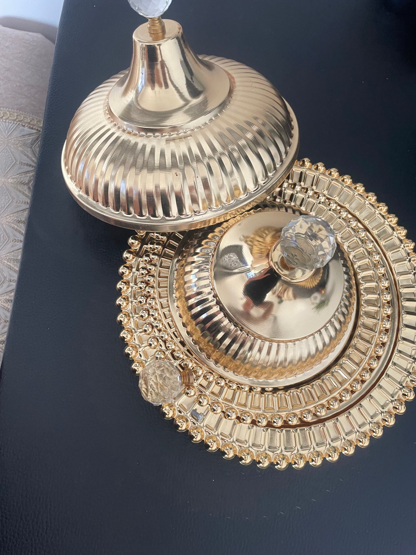 Ensemble de 3 Tajines Décoratifs Dorés – Petit, Moyen et Grand – Style Oriental Chic