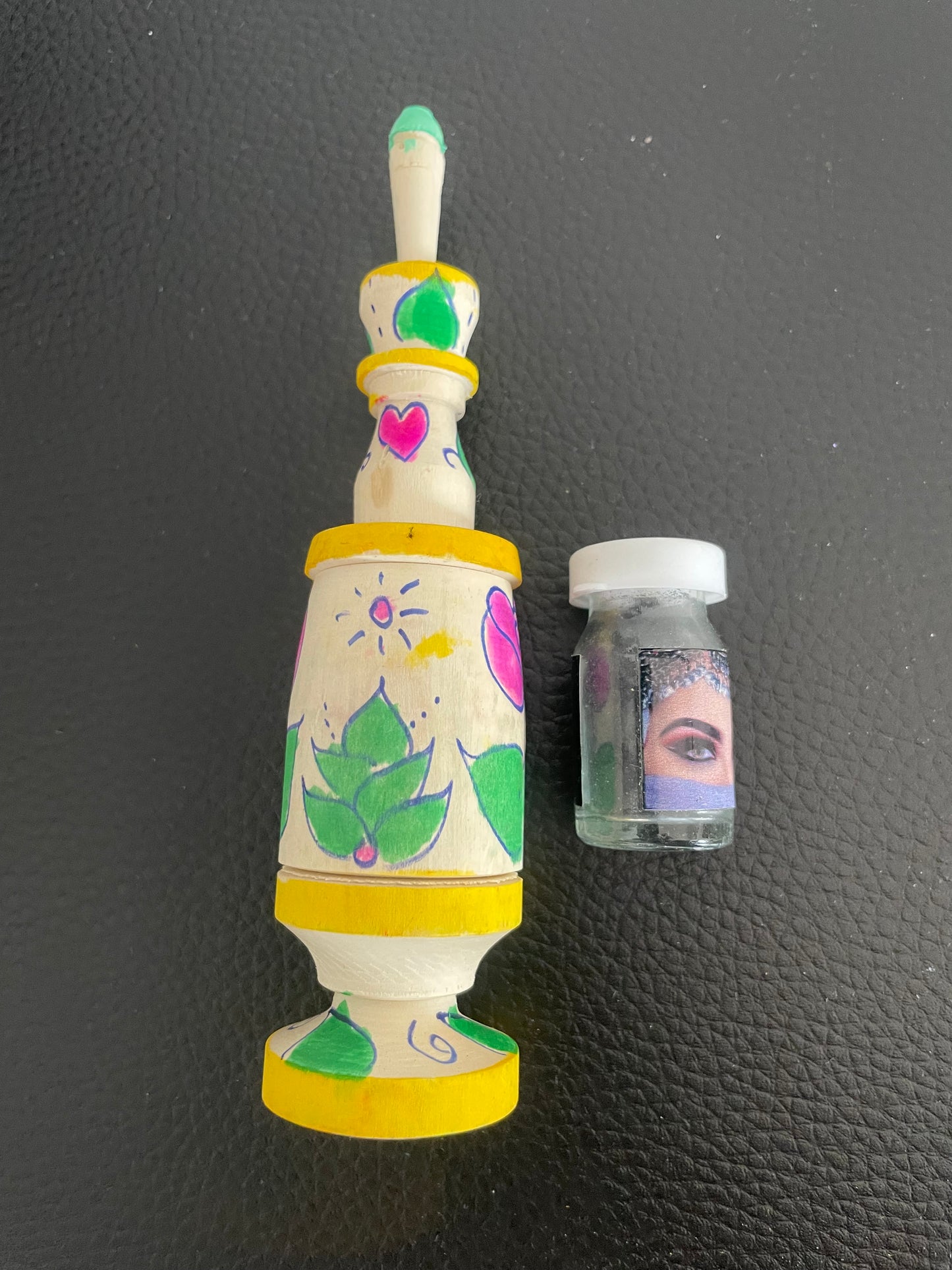 Khol Traditionnel Marocain – Maquillage Naturel pour un Regard Intense