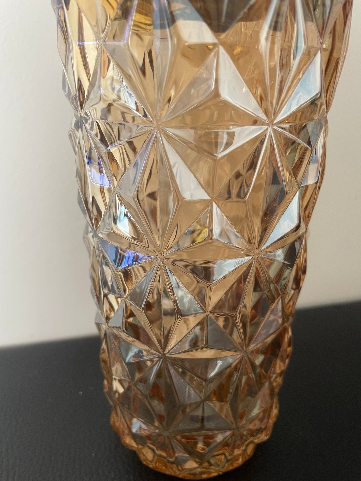 Encensoir en verre taillé ambré – Finition dorée élégante