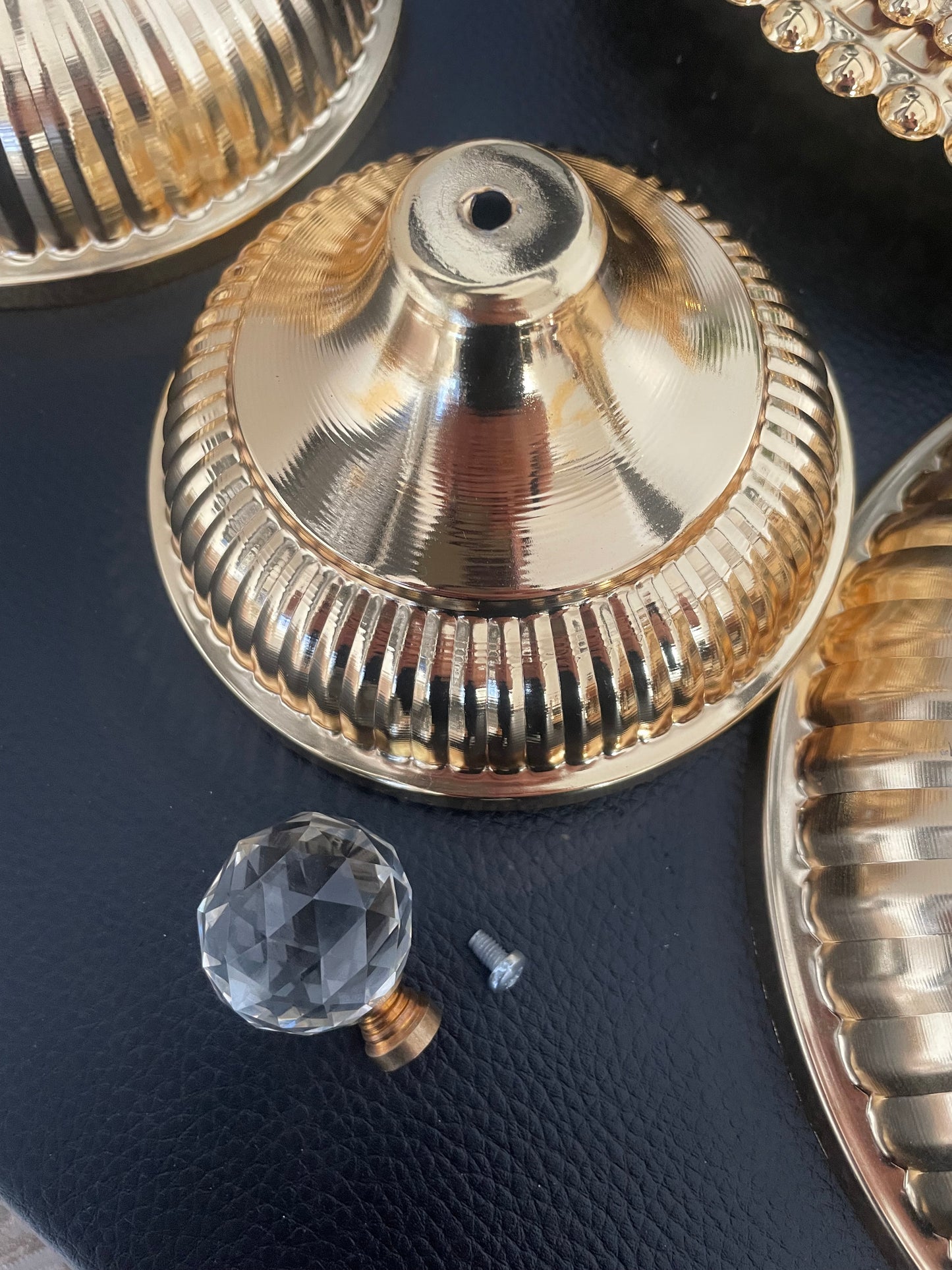 Ensemble de 3 Tajines Décoratifs Dorés – Petit, Moyen et Grand – Style Oriental Chic