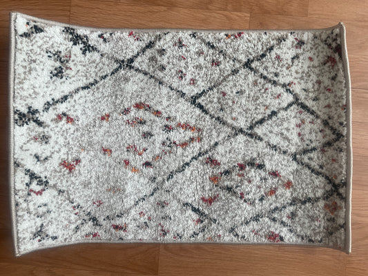 Petit tapis gris à motifs losanges – 40x60 cm – Style moderne et chaleureux