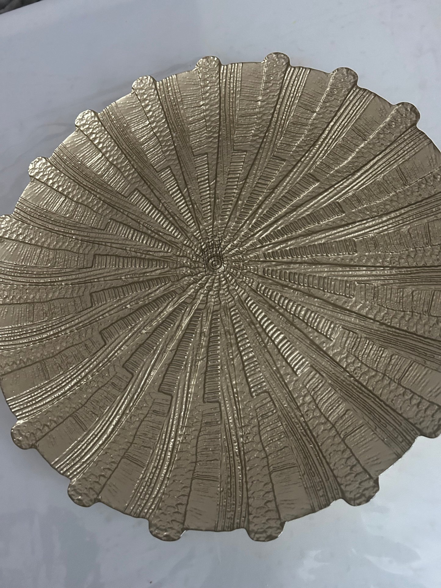 Grande assiette décorative dorée 44 cm – Plateau élégant