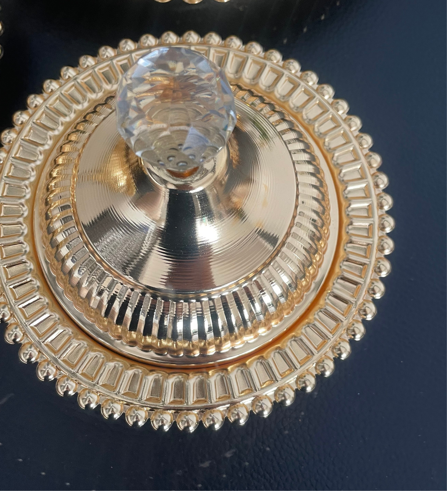 Ensemble de 3 Tajines Décoratifs Dorés – Petit, Moyen et Grand – Style Oriental Chic