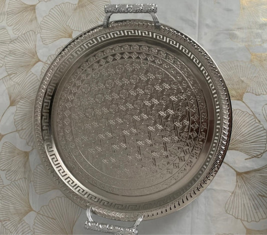 Plateau rond argenté oriental avec poignées – Motifs géométriques gravés