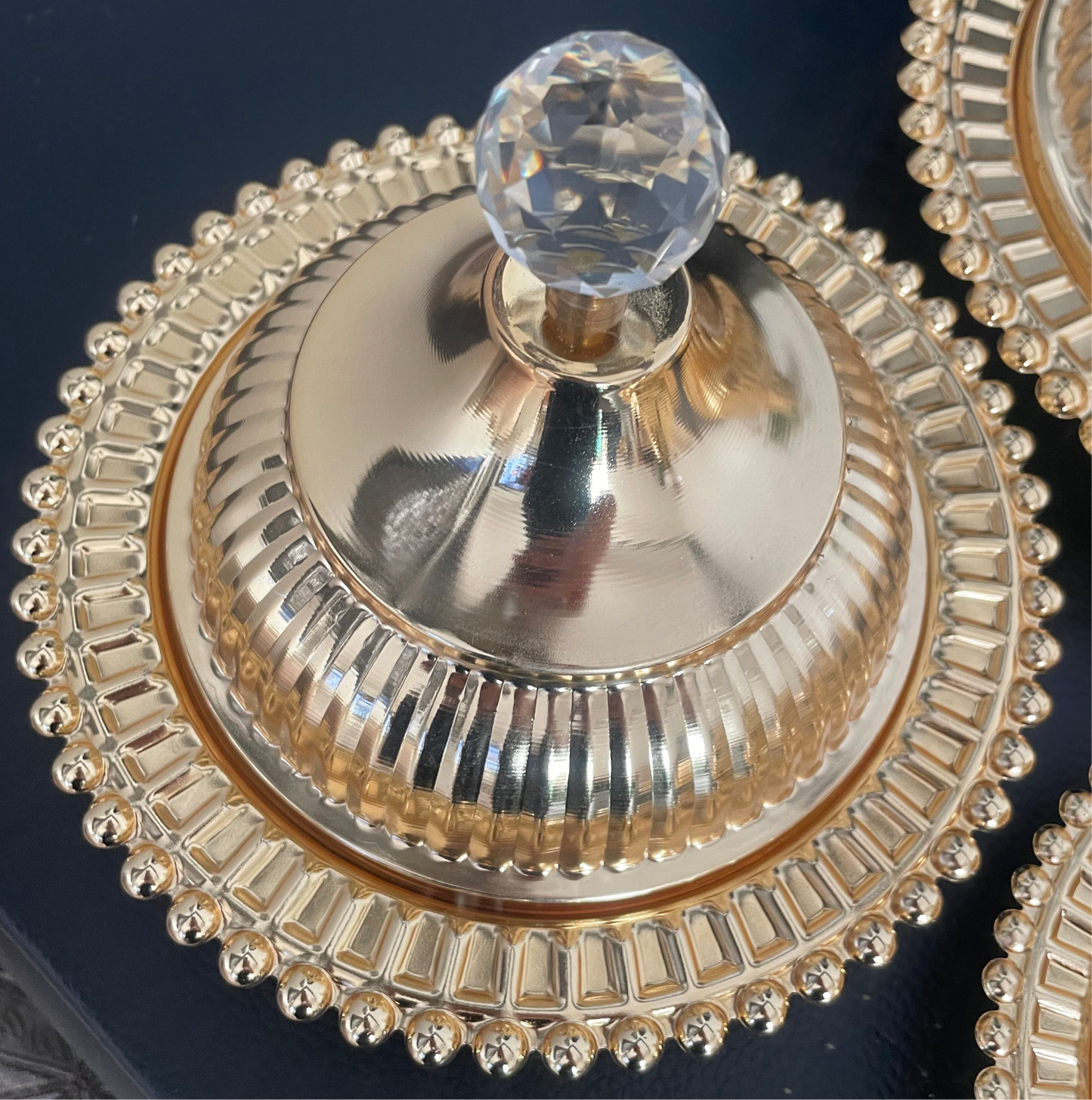 Ensemble de 3 Tajines Décoratifs Dorés – Petit, Moyen et Grand – Style Oriental Chic