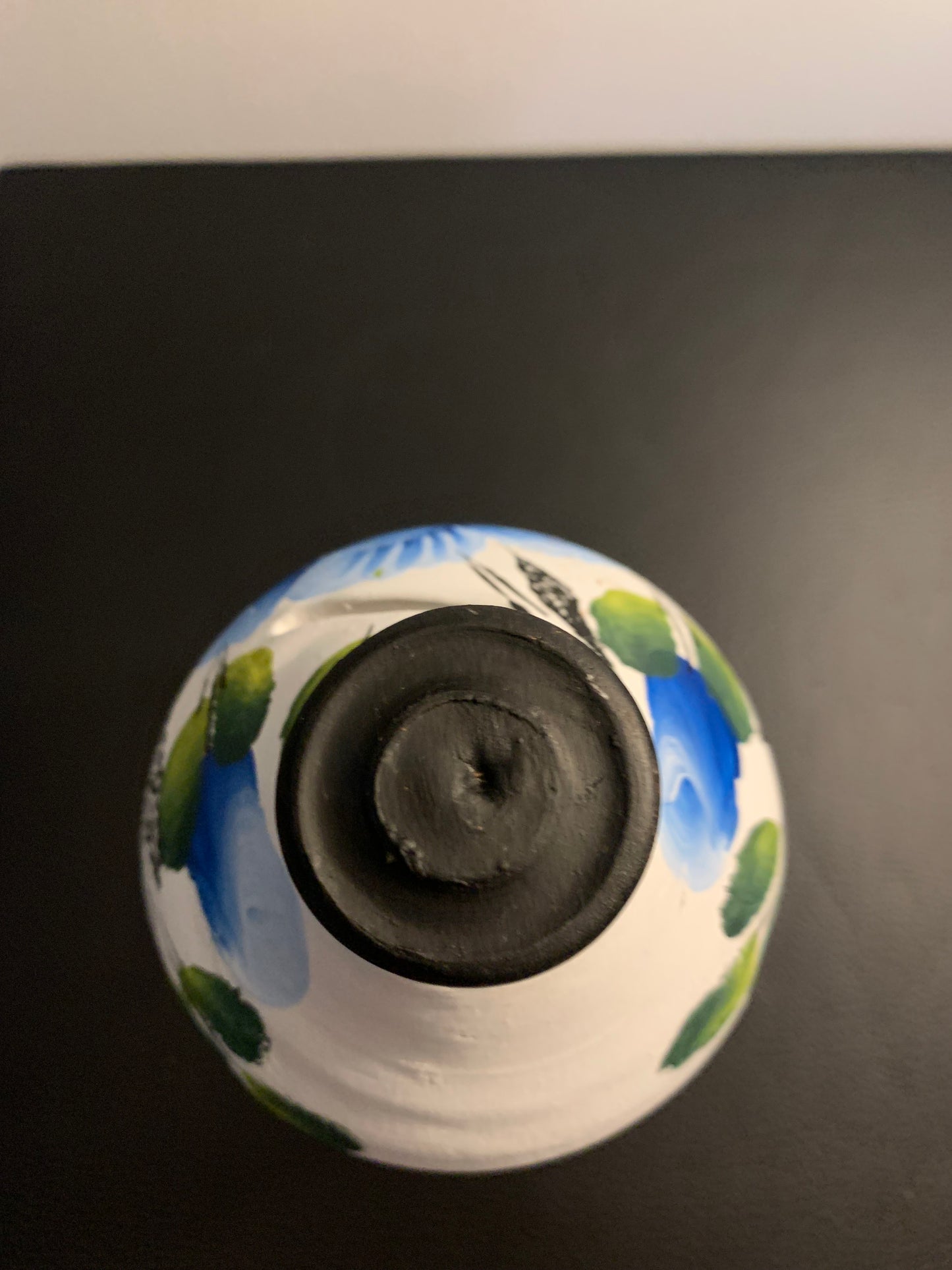 Tirelire en terre cuite peinte à la main - motif fleur bleue