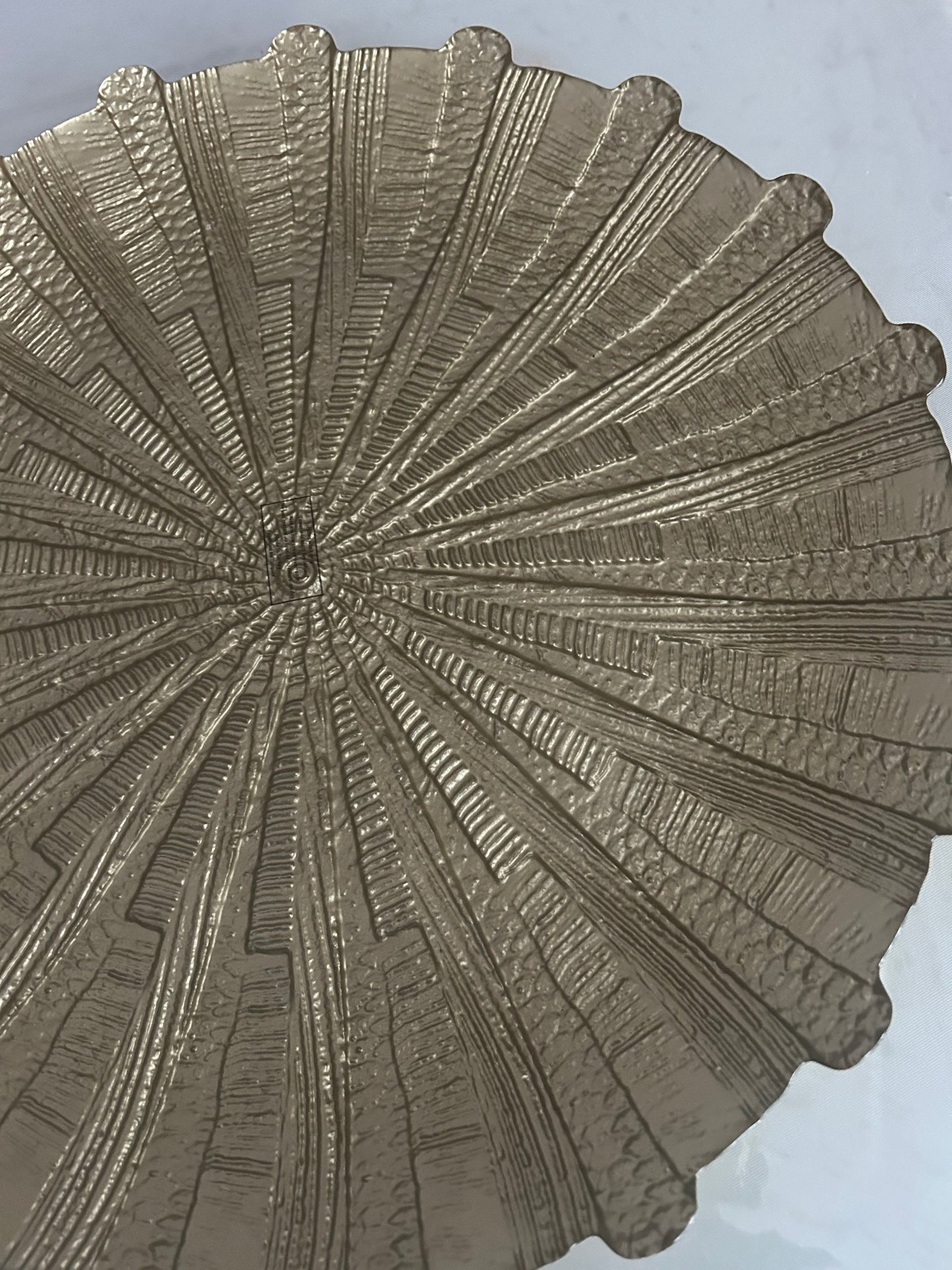 Grande assiette décorative dorée 44 cm – Plateau élégant