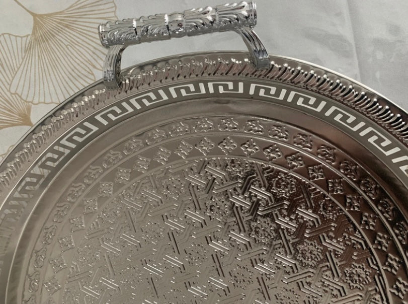 Plateau rond argenté oriental avec poignées – Motifs géométriques gravés
