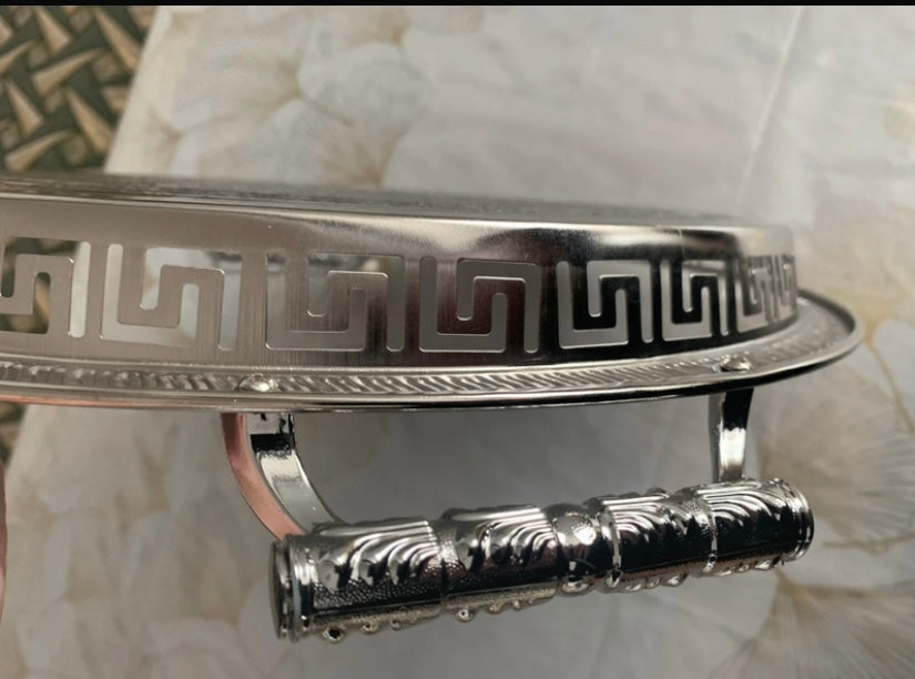 Plateau rond argenté oriental avec poignées – Motifs géométriques gravés