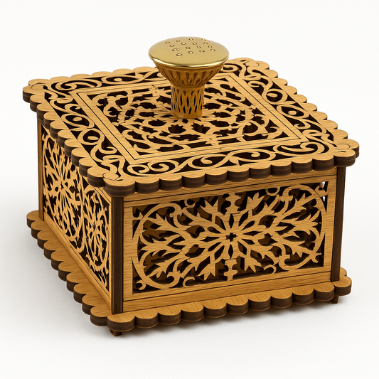 Boîte artisanale en bois ajouré – Forme carrée et poignée dorée
