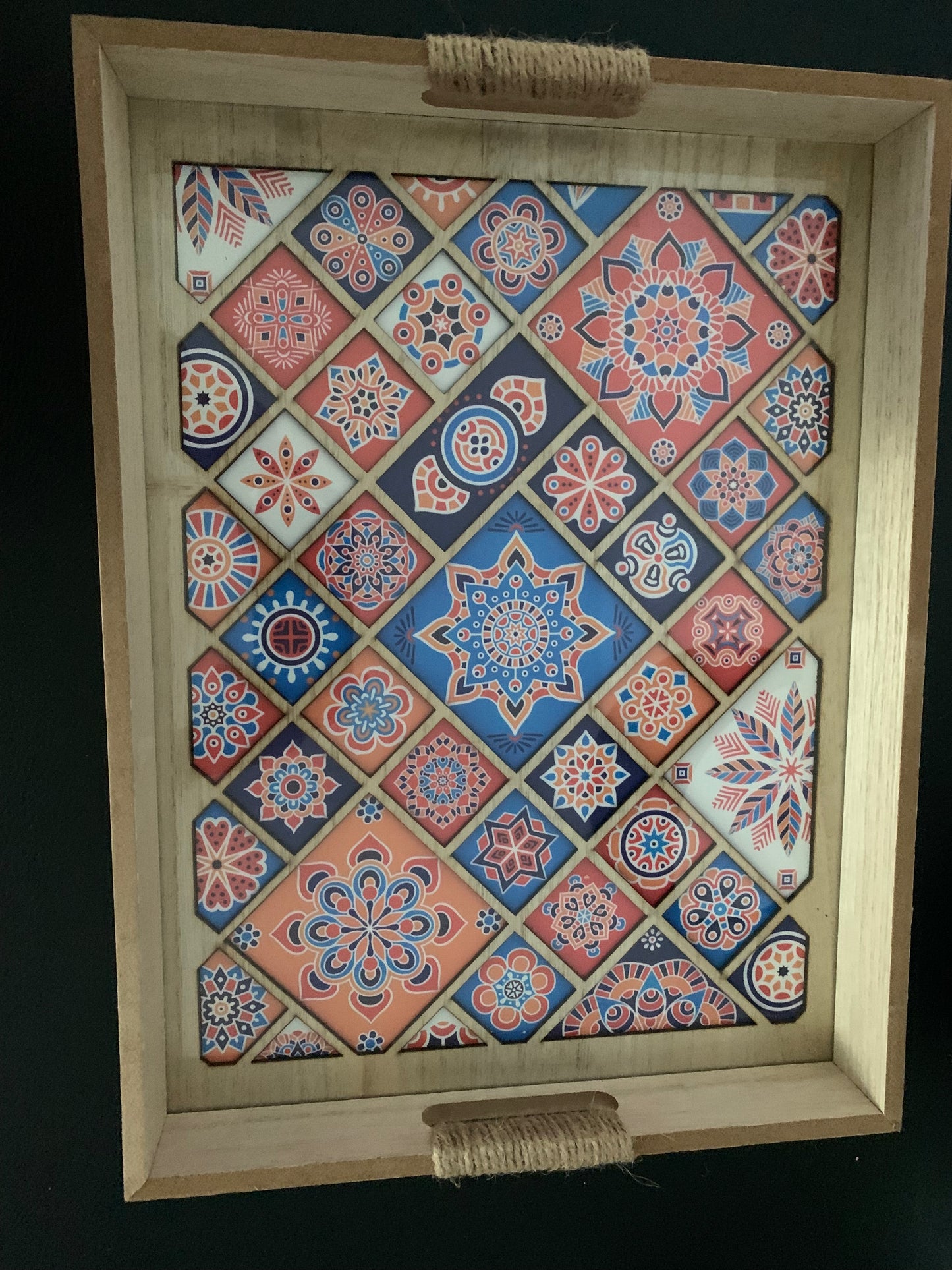 Plateau décoratif en bois (40x30cm) – fond motif zellige marocain