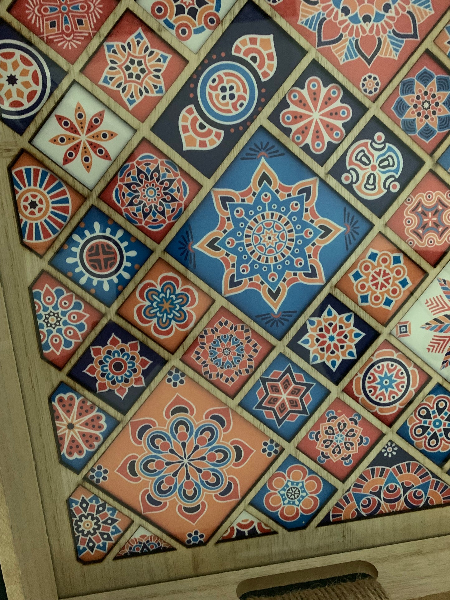 Plateau décoratif en bois (40x30cm) – fond motif zellige marocain