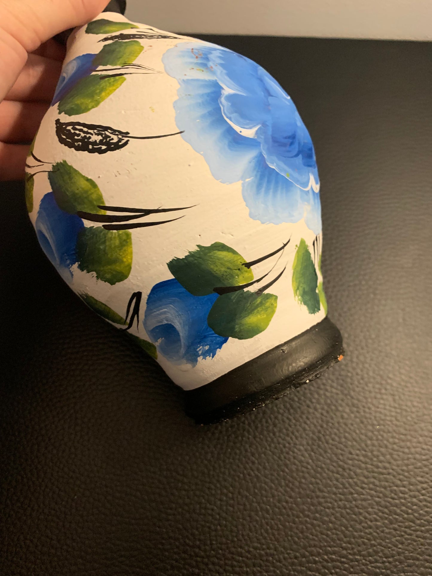 Tirelire en terre cuite peinte à la main - motif fleur bleue